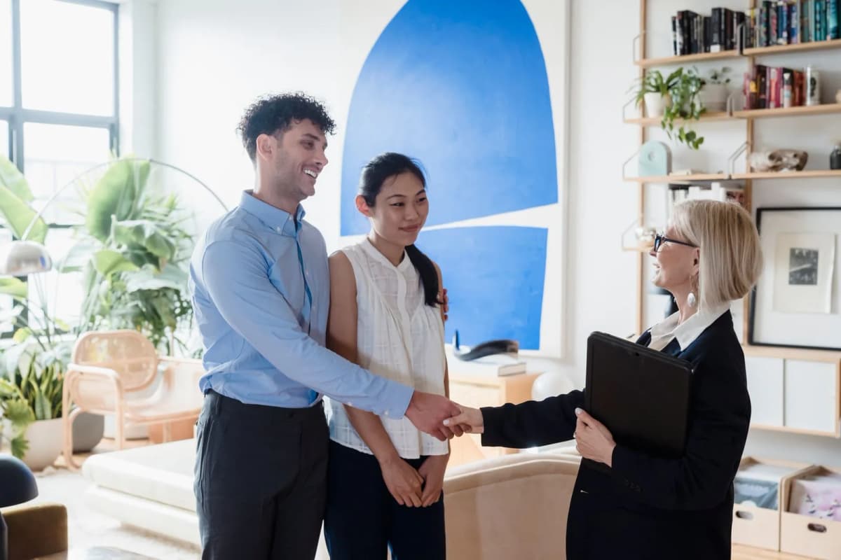Property advisor meeting clients in a home